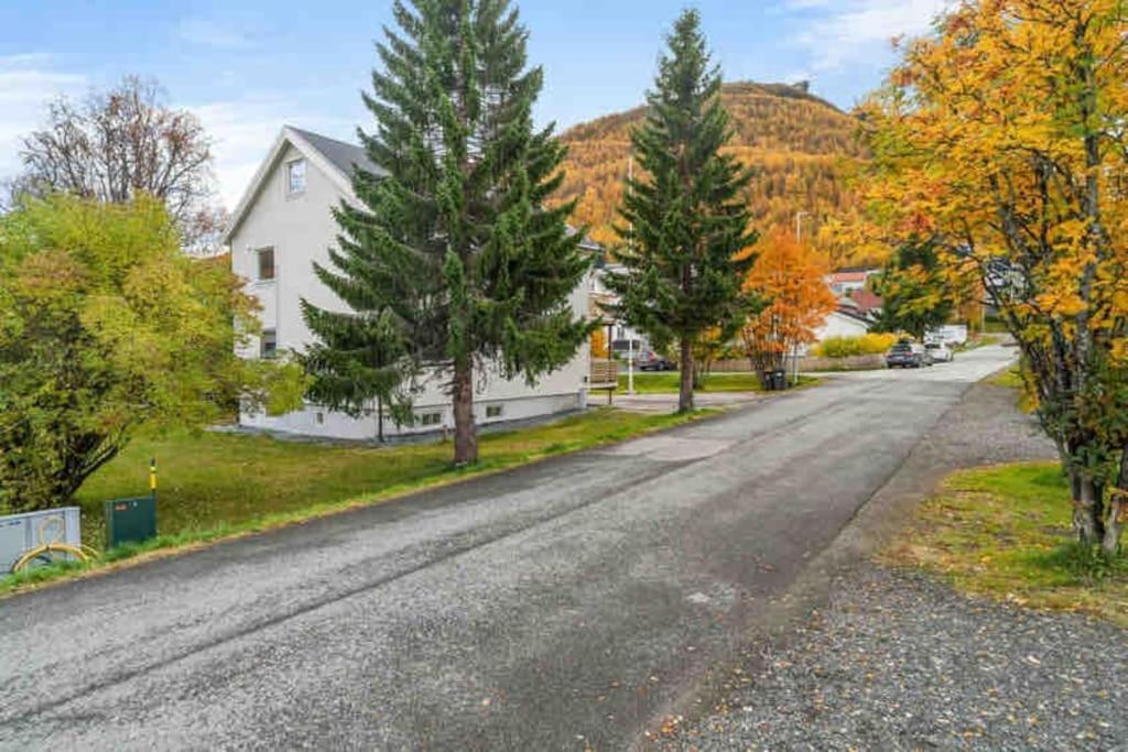 Ferienwohnung Fin Leilighet I Tromsdalen. Tromsø Exterior foto