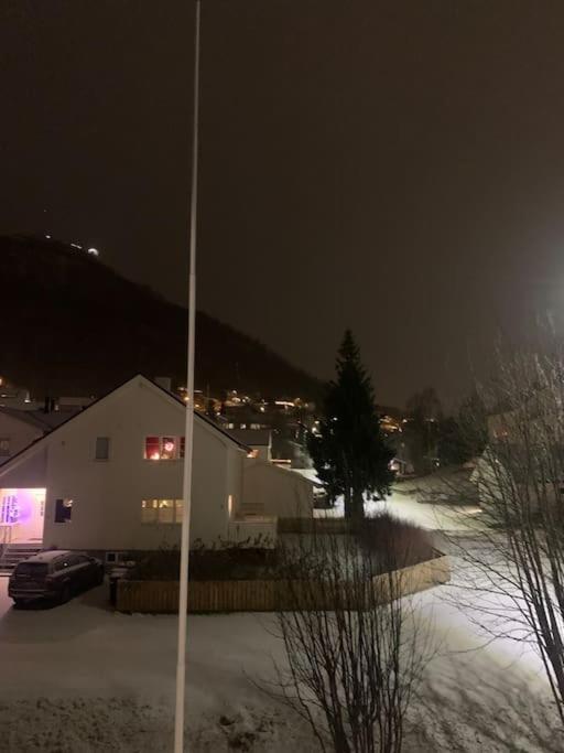 Ferienwohnung Fin Leilighet I Tromsdalen. Tromsø Exterior foto